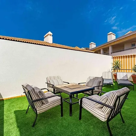 4 Bedroom With Jacuzzi, Heated Swimmingpool, Front Ocean And View ! Villa Los Cristianos (Tenerife)