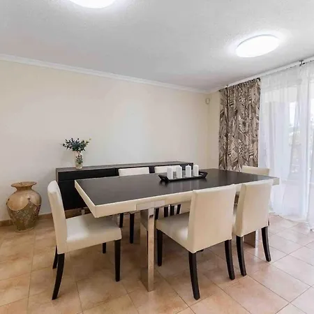 Villa 4 Bedroom With Jacuzzi, Heated Swimmingpool, Front Ocean And View ! *