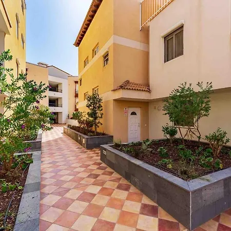 Villa 4 Bedroom With Jacuzzi, Heated Swimmingpool, Front Ocean And View ! Los Cristianos (Tenerife)